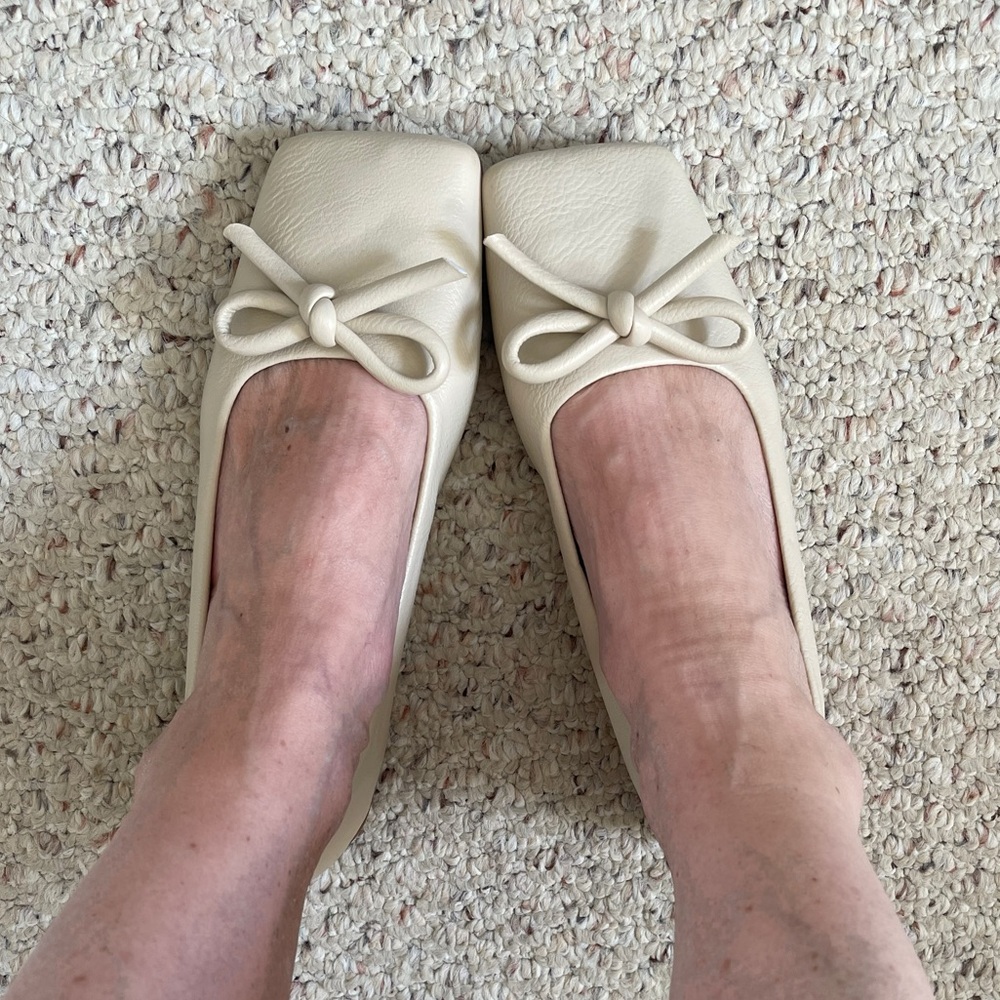 SHARP GIRL Collection Square Toe Ballerinas in Cream Color Size 39